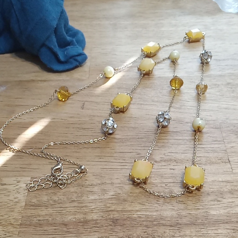Elegant Gold and Yellow Necklace Clear Gems  16 Inches Long Vintage.    T1